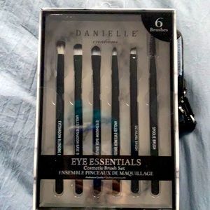 Eye brush set